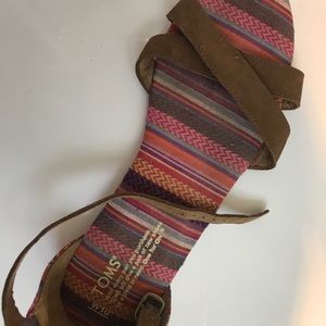 Tom's flat ankle strap sandal